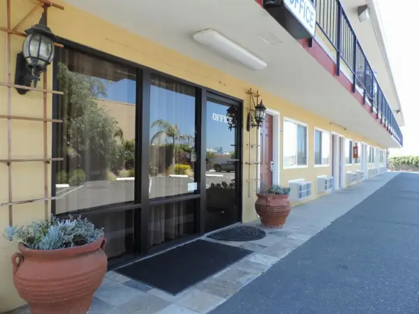 Lotus of Lompoc - A Great Hospitality Inn 4