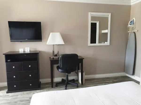 Lotus of Lompoc - A Great Hospitality Inn 7